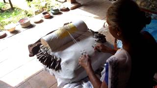 preview picture of video 'Sri Lanka,ශ්‍රී ලංකා,Beeralu lace making in Galle Fort,Spitzen,Dentelle'