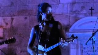 LEYLA MCCALLA @ St Gilles: 6/8 - Too Blue