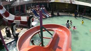 preview picture of video 'Perosotan Air Anak di Villa Buaya'