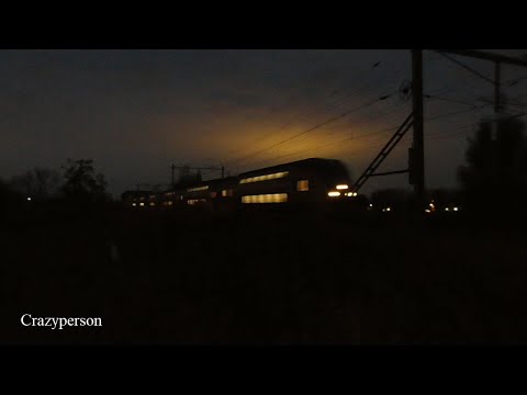 NS VIRM(M) trein langs Kethel Schiedam in de avond 2019