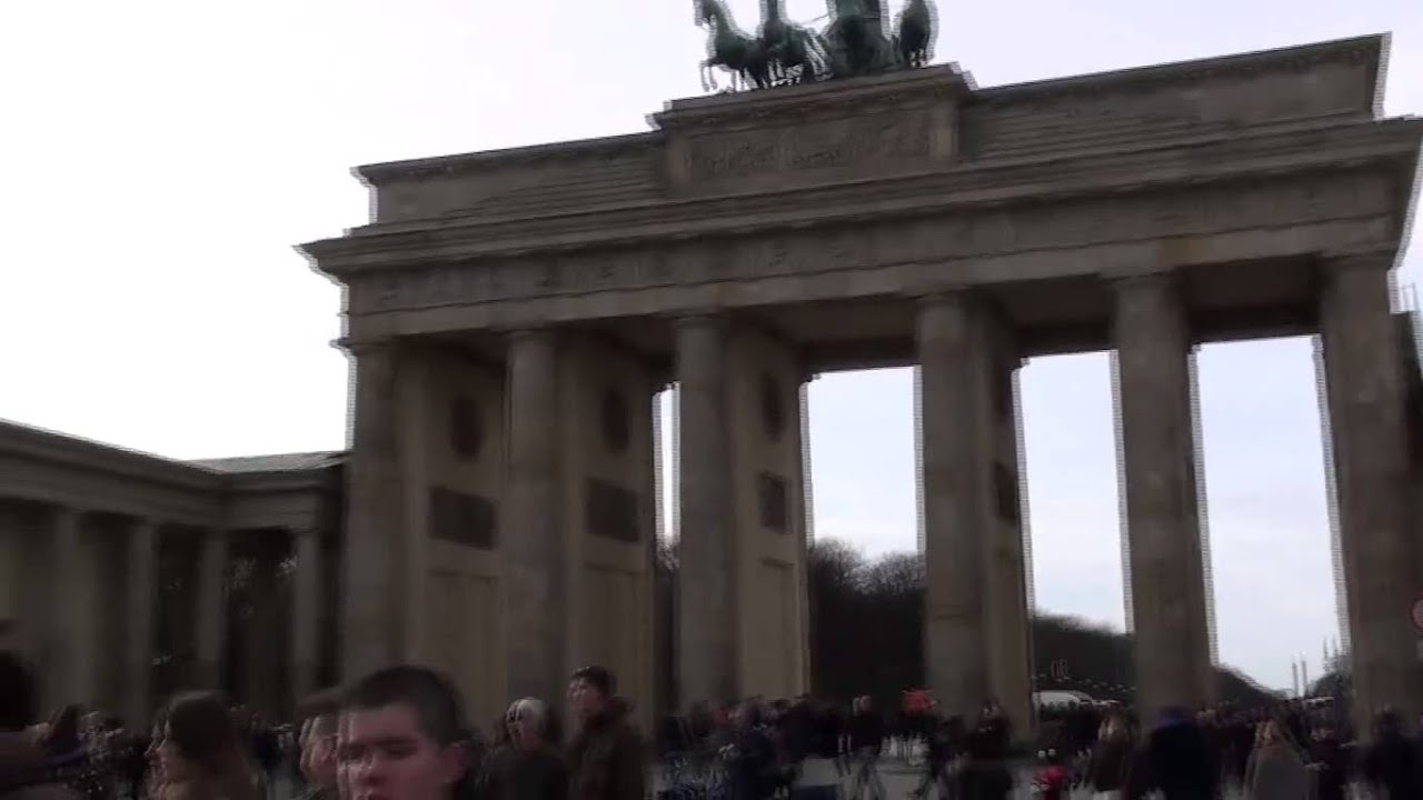 Brandenburgi kapu és az Adlon Hotel
