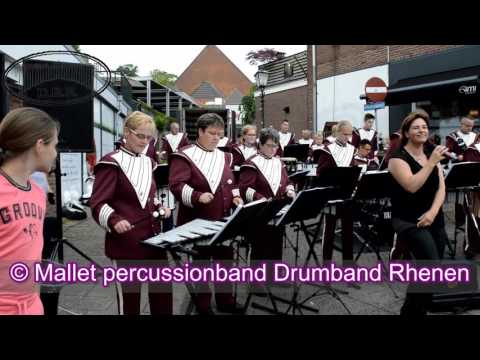 Vier muzikanten uit Dronten èn een zangeres treden op tijdens Taptoe Dronten Vier muzikanten uit Dronten èn een zangeres treden op tijdens Taptoe Dronten