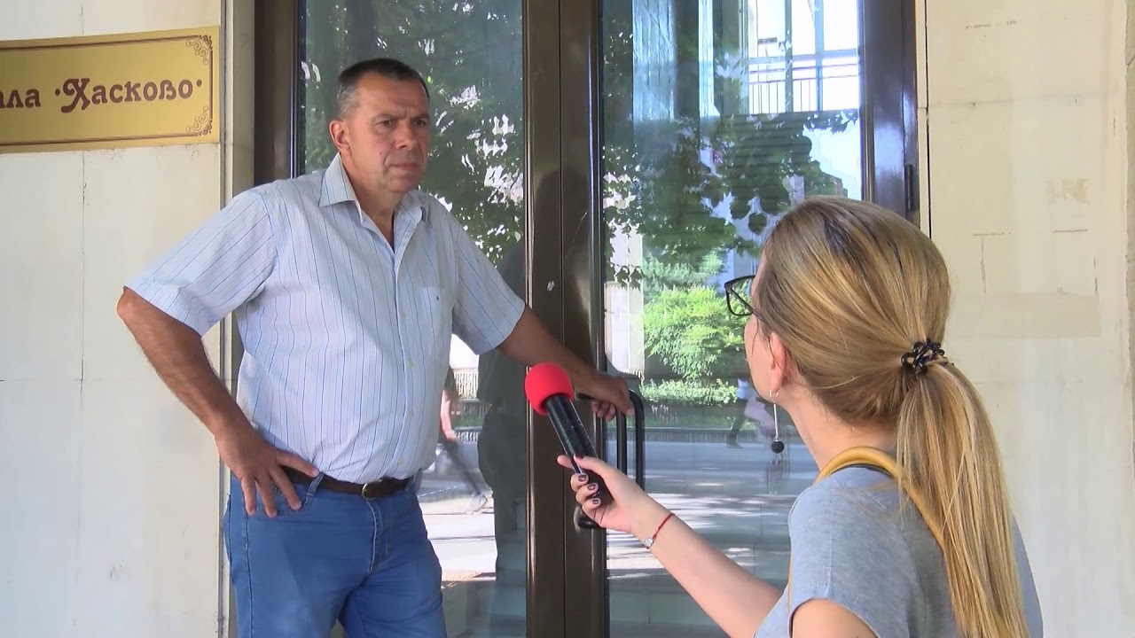 Скандал пред входа на зала "Хасково" по време на общинската сесия
