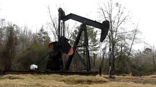 preview picture of video 'Cabot Pumping Unit In East Texas'