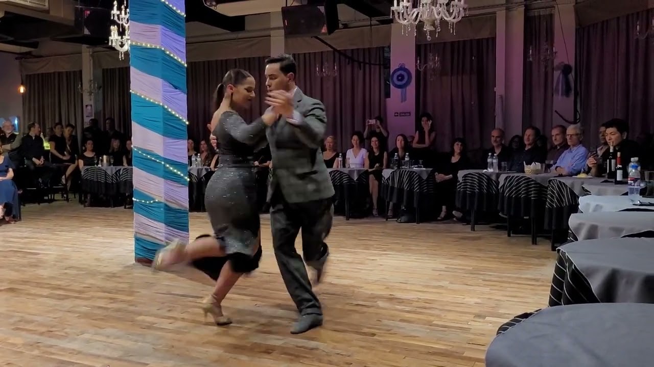 Suyay Quiroga y Jonny Carvajal.