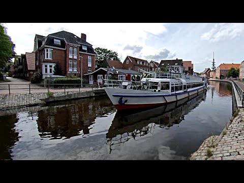 Emden entdecken Spaziergang am Roten Siel Passage des Ausflugsschiffes STADT AURICH