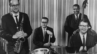 Dave Brubeck - Take The A Train and Take 5 playing on FM Station from a 1948 Zenith Console Radio.