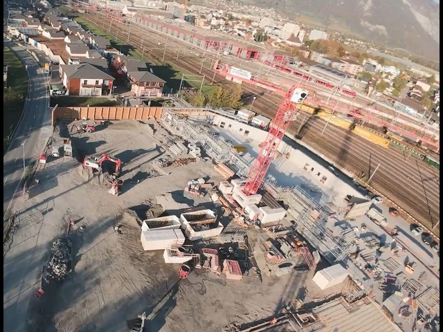 Vom R&uuml;ckbau zum Neubau: Drohnenaufnahme Parkaus Fashion Outlet Landquart