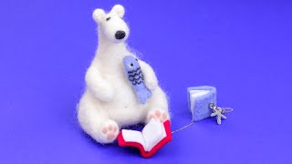 Белый мишка с рыбкой в технике сухого валяния