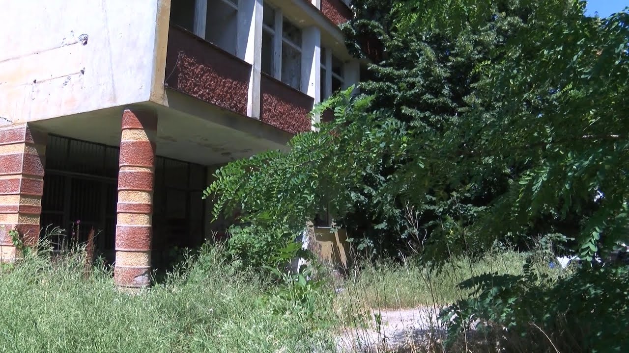 170 години от рождението на Иван Вазов се навършват днес. Как изглежда сега сградата на бившето начално училище в Хасково, носещо неговото име?