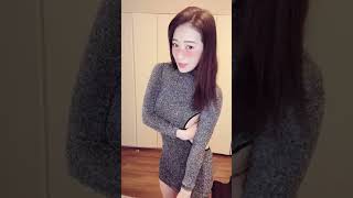 【おっぱい】乳チラ 背中が～～ tiktok #Shorts