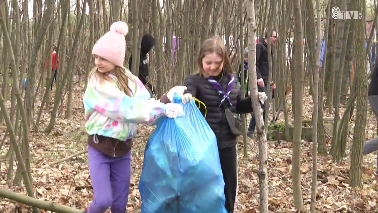 Sprzątanie cmentarza żydowskiego