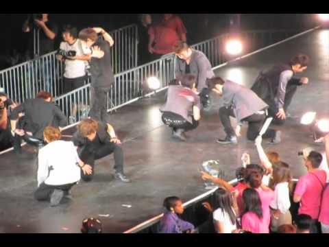 100904 SMTown Los Angeles-- Don't Don (rock remix of osm)  feat. Changmin & TRAX