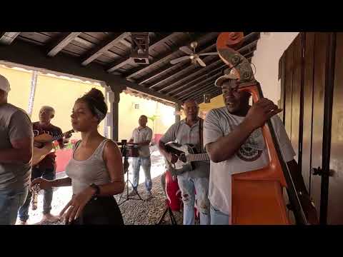 La Canchanchara: La música cubana no podía faltar.