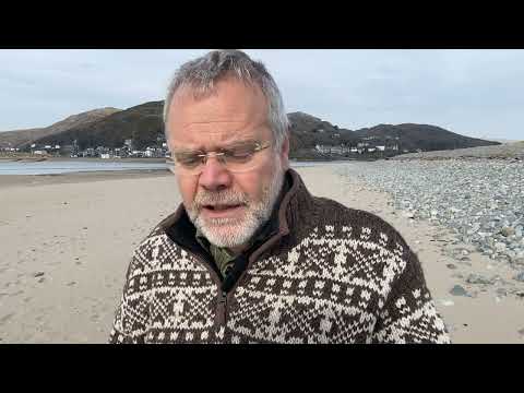 Peilonau newydd trwy Barciau Cenedlaethol Cymru?