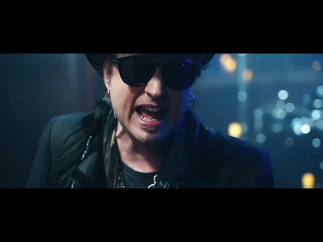 Video zu 'The Witch' ansehen Video zu 'The Witch' ansehen