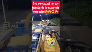 Deu excesso vai ter que fazer o transbordo no balde. #caminhão #caminhoneiro