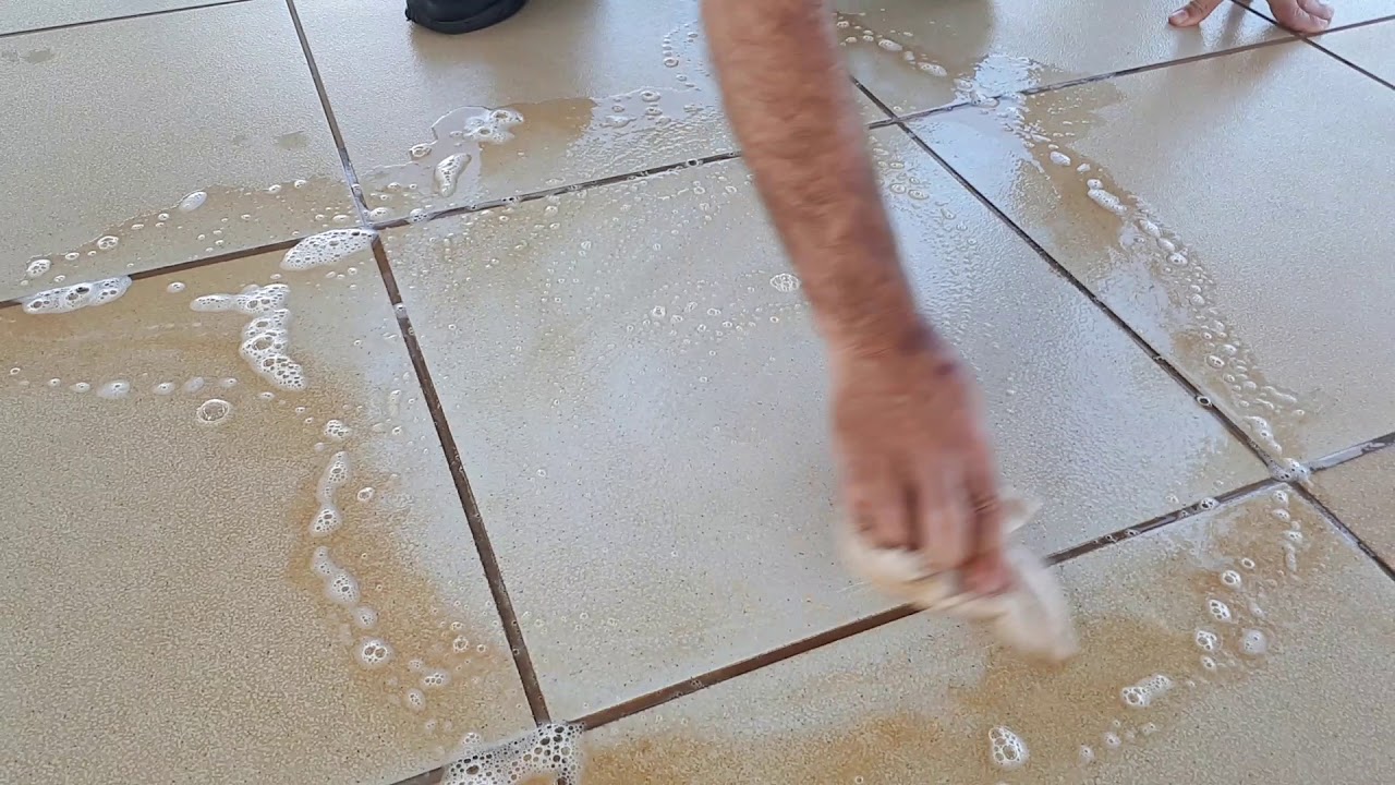 Como limpar cerâmica muito encardida que nada limpa 
