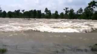 preview picture of video 'Mudslide in bonnet Carre spillway'