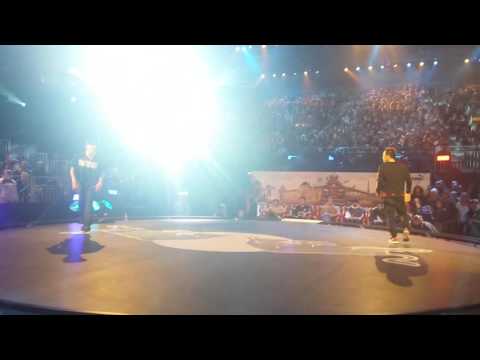 Luan VS Taisuke - Red Bull BC One World Final 2014 Paris (frontrow view)