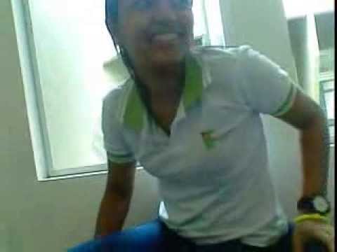 Sarah pulando a Janela do IFPB no meio da aula