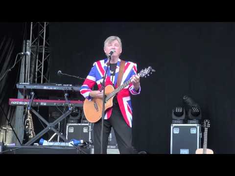 Concert Mark Haley - Millenium Square Leeds 17.07.2O15 " Waterloo Sunset "