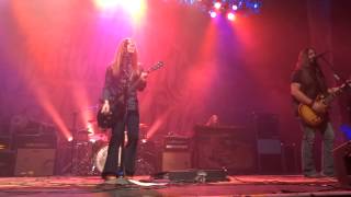 Everybody knows she's mine