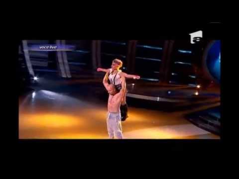 Jo ( Ioana Anuța ) se transforma in P!nk - "Try" - Te cunosc de undeva