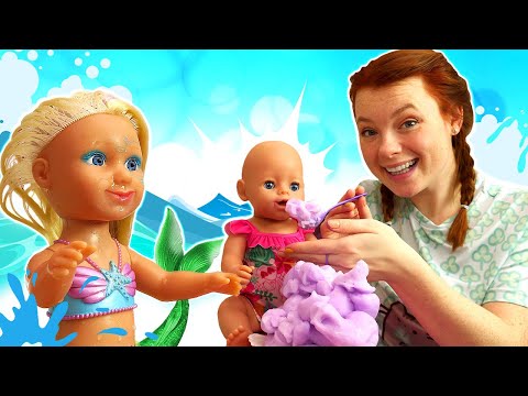 Die Meerjungfrau lernt Baby Born schwimmen. Spielspaß mit Puppen und Irene