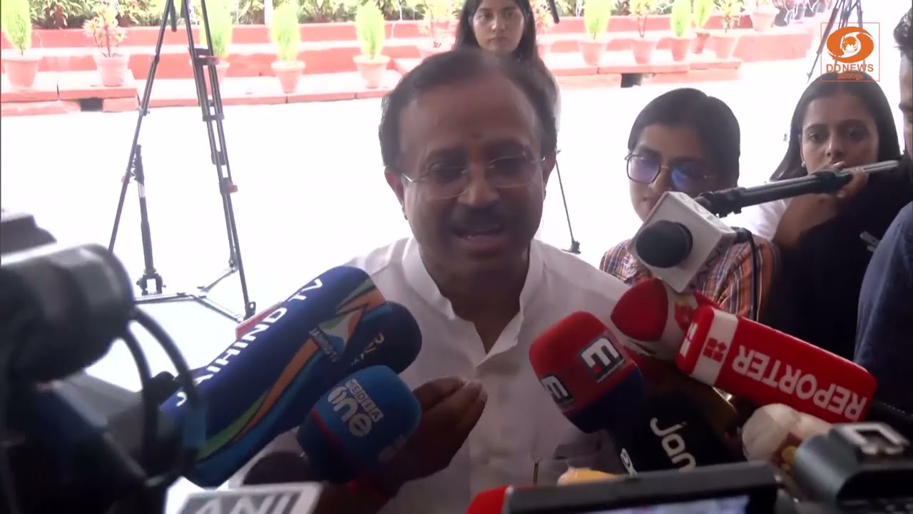'വിഴിഞ്ഞത്തെ ചടങ്ങിൽ കേന്ദ്രമന്ത്രി പങ്കെടുക്കാത്?