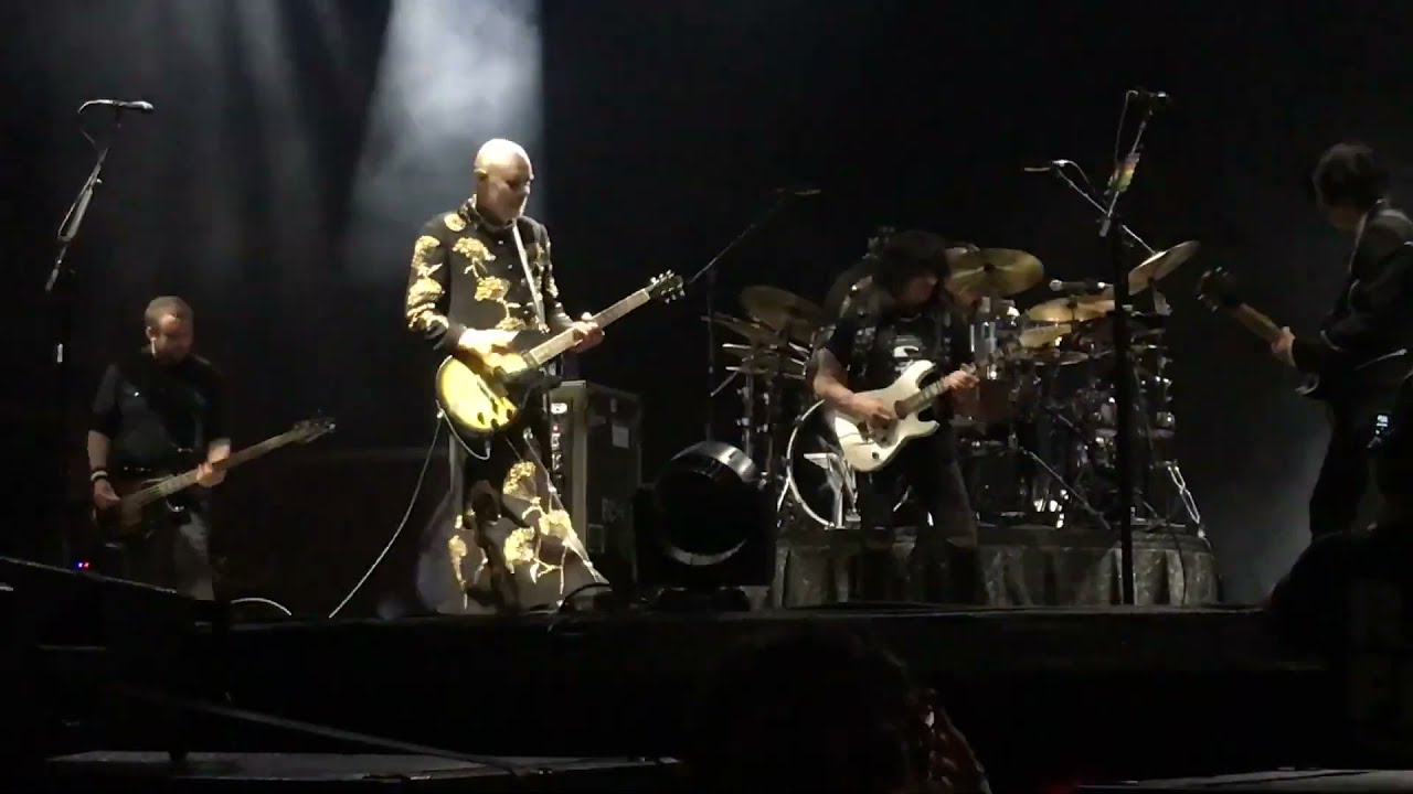Smashing Pumpkins - United States feat. Michael Angelo Batio @ Riot Festival, Chicago, IL, US - YouTube