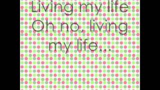 Who&#39;s that girl - Hilary Duff [Lyrics on screen!]