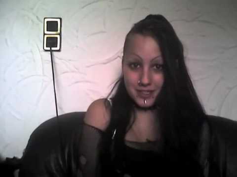 Heißes Gothicgirl ist voll verliebt (Grufti Liebeserklärung)