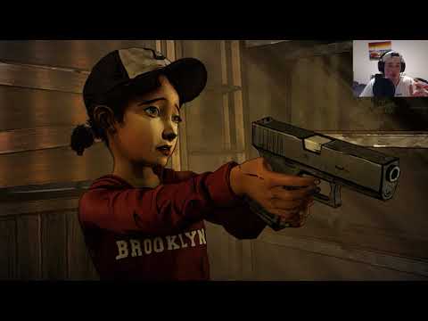 Lee & Clementine Search The Train Station!