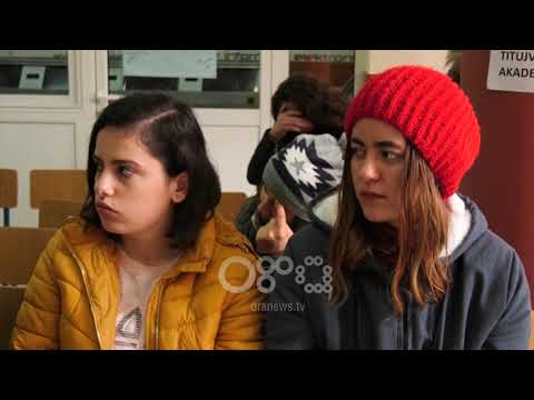 Ora News – Studentët kundër Ramës: 4 fakultete vijojnë bojkotin, qëllohet me vezë kryeministria