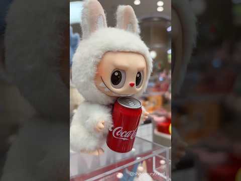 Watch 👆Labubu Coca Cola UNBOXING! Let’s open Coke Labubus + sing Popmart Thailand #Labubu song