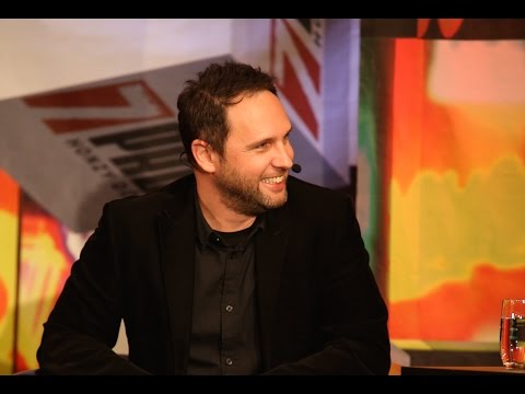 1. Jan P. Muchow (8. 11. 2016, Malostranská beseda) - 7 pádů HD