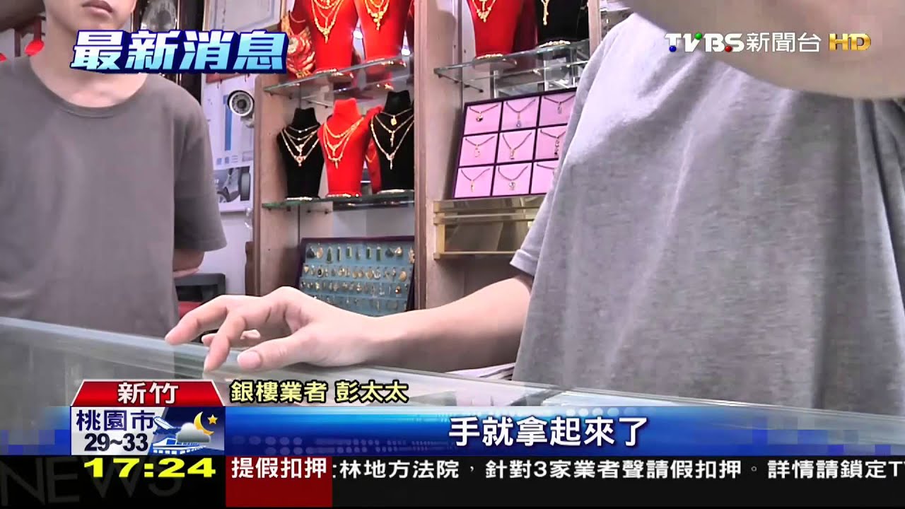 一秒偷項鍊！　男裝熟偷金佯裝買生日禮物