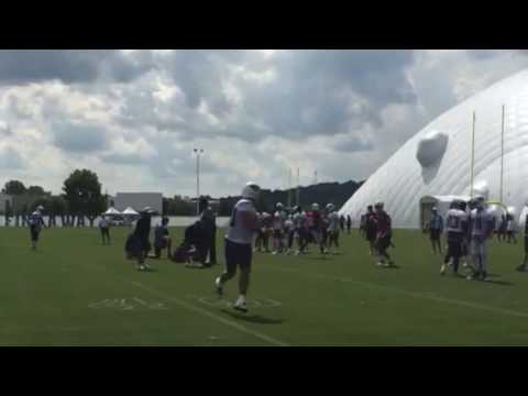 Marcus Mariota starring early in Titans training camp