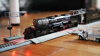 Walthers HO Scale Railroad Crossing Unboxing
