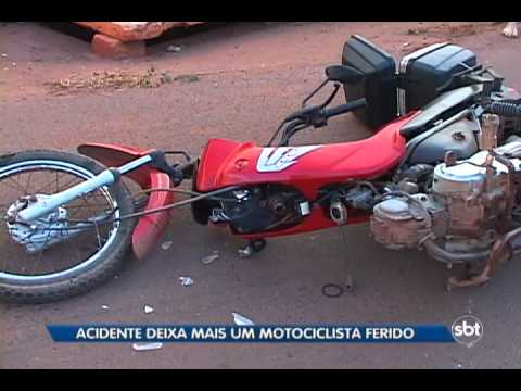 Carro invade preferencial e colide com motoqueiro