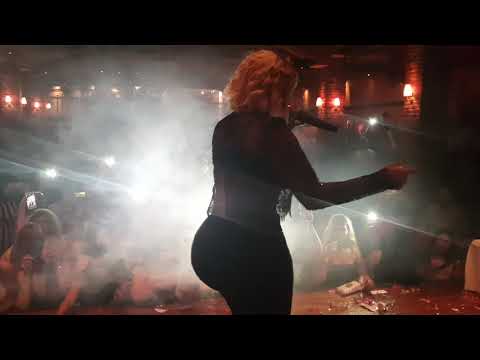 La insuperable cantando Que hable el dinero remix en Lugo España