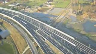 preview picture of video 'A74 in vogelvlucht over de Autosnelweg   Aus Vogelperspective über die Autobahn A74-A61'