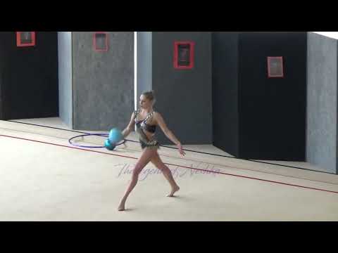 Valérie ROMENSKI ballon - 2022 Revue d'effectifs à Thiais (novembre)