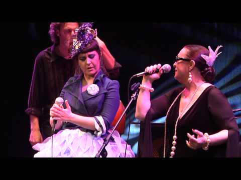 Maui y los sirenidos con Martirio,»Me queda cantar»