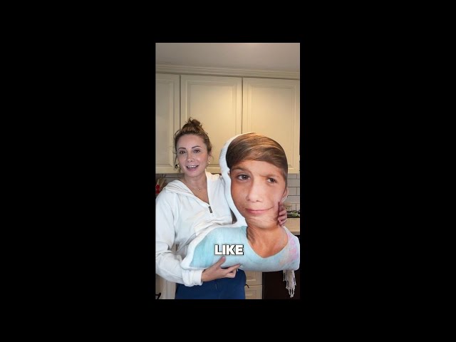 Vídeo relacionado con LolaPix Cojin Stranger Luces Personalizado con Foto. Regalos Personalizados con Foto. Impresión Total por Las 2 Caras hasta la Costura. Relleno Incluido. Varios Tamaños. Stranger Luces
