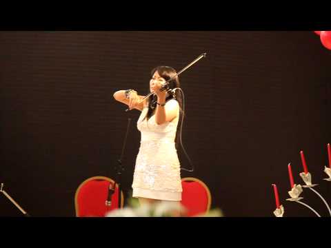 Degi playing Ulemjün Chanar at a wedding in Mongolia