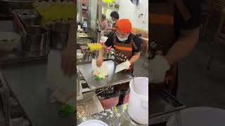 Open a breakfast shop, make rice noodle rolls and dim sum for sale to make money.