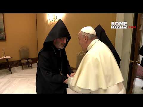 Papa se encontra com Karekin II, o papa da Igreja Apostólica Armênia