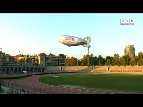 Milano, un dirigibile si scontra con un pilone